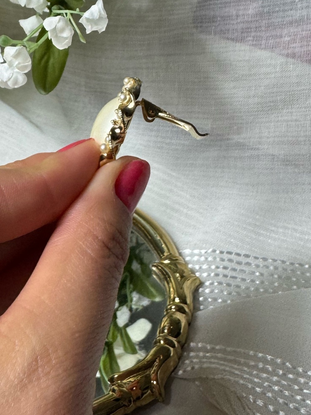 Vintage Pearl and Gold Women's Earrings Clip On grandma core Pinterest - Picture 15 of 16